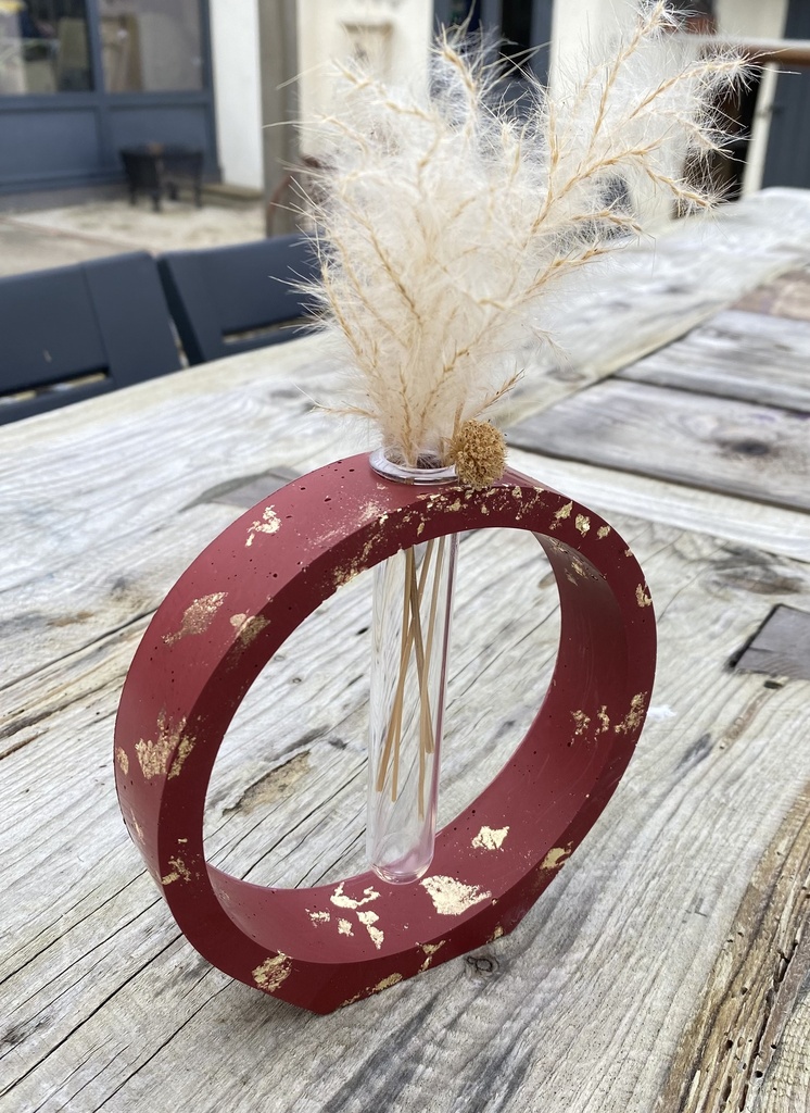 VASE AVEC TUBE FEUILLES